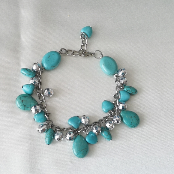 Jewelry - #11~NWOT Turquoise bracelet